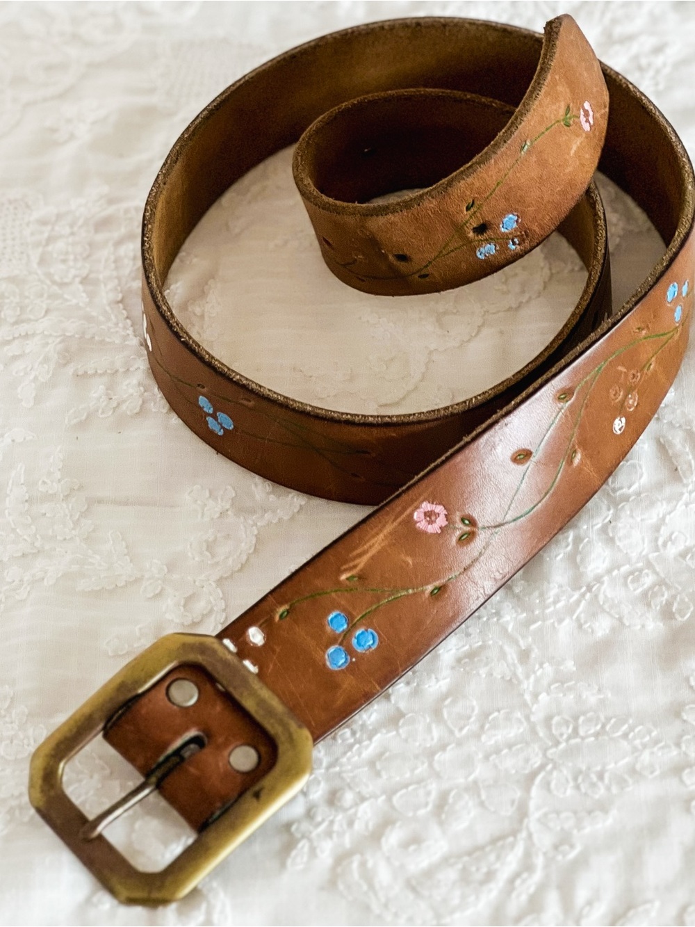 Brown Tooled Leather Belt with Little Flowers Y2K Does 1970s